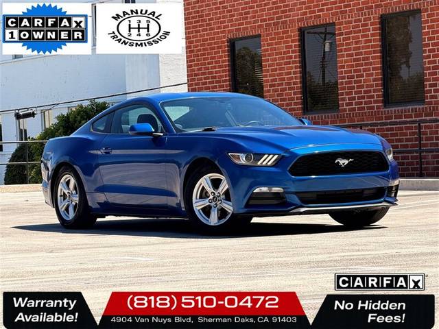 2017 Ford Mustang V6 RWD photo