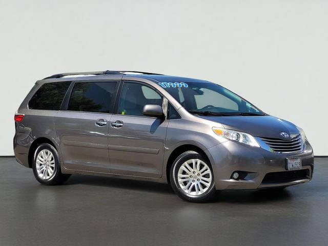 2016 Toyota Sienna XLE FWD photo