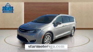 2017 Chrysler Pacifica Minivan Touring-L FWD photo