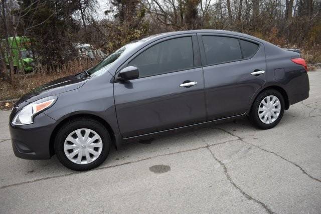 2015 Nissan Versa SV FWD photo