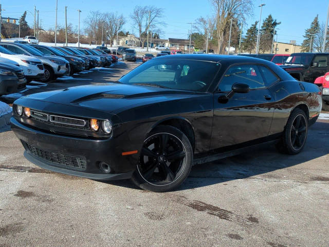 2016 Dodge Challenger SXT RWD photo