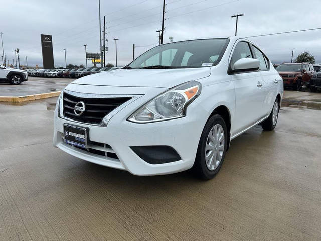 2015 Nissan Versa SV FWD photo