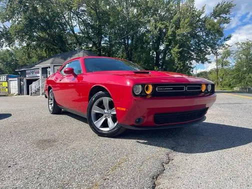 2016 Dodge Challenger SXT RWD photo