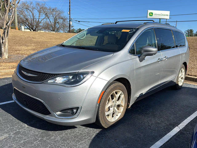 2017 Chrysler Pacifica Minivan Touring-L Plus FWD photo