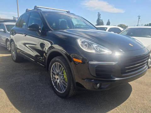 2016 Porsche Cayenne S E-Hybrid AWD photo