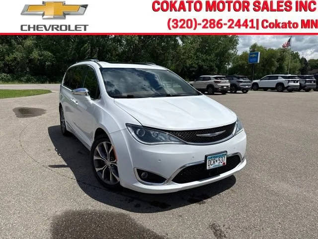2017 Chrysler Pacifica Minivan Limited FWD photo