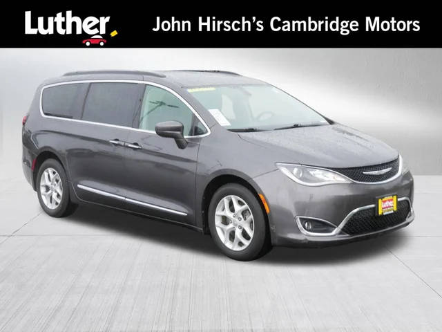 2017 Chrysler Pacifica Minivan Touring-L FWD photo