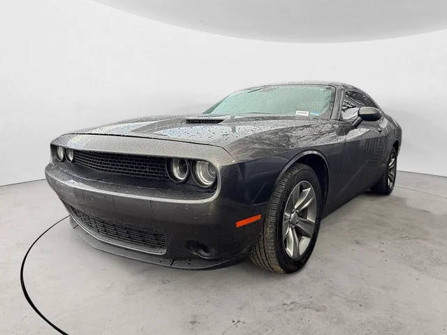 2016 Dodge Challenger SXT RWD photo