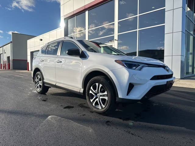 2016 Toyota RAV4 LE FWD photo