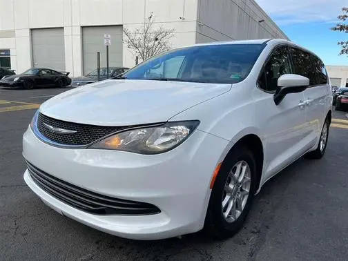 2017 Chrysler Pacifica Minivan LX FWD photo