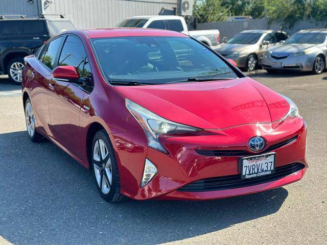 2016 Toyota Prius Three Touring FWD photo