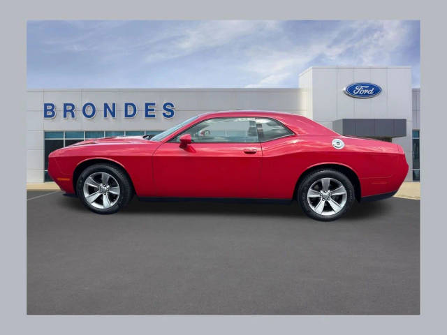 2016 Dodge Challenger SXT RWD photo