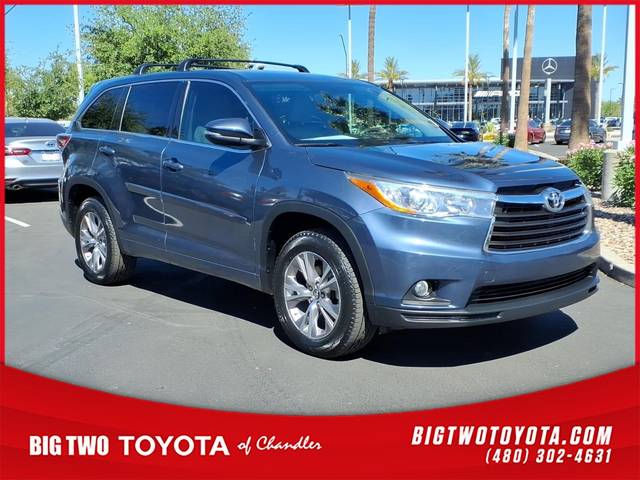 2016 Toyota Highlander LE Plus FWD photo