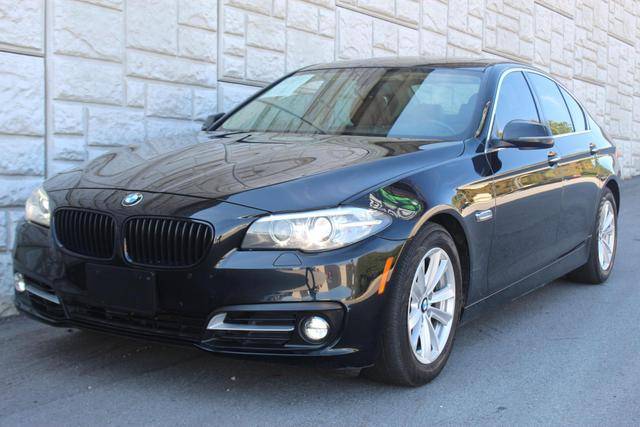 2016 BMW 5 Series 528i RWD photo