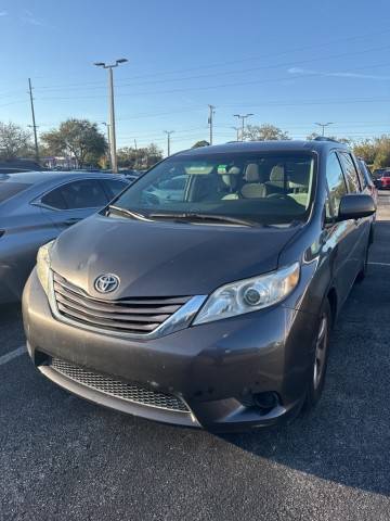 2016 Toyota Sienna LE FWD photo