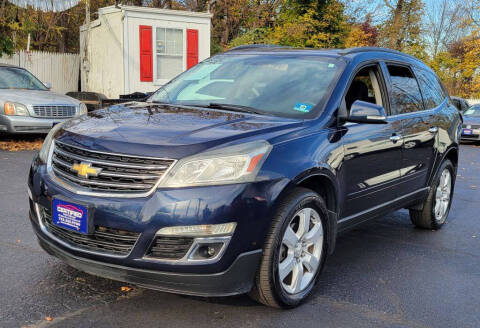 2017 Chevrolet Traverse LT FWD photo