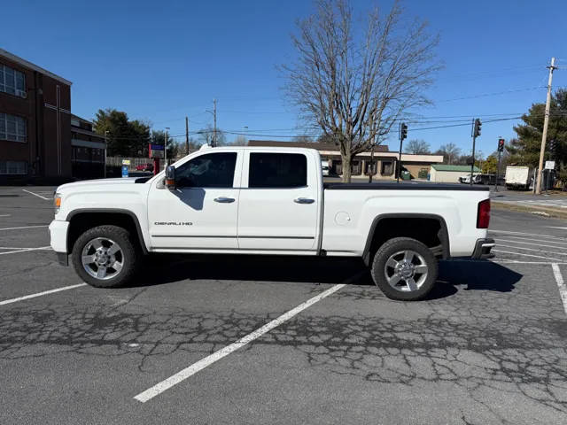 2016 GMC Sierra 2500HD Denali 4WD photo