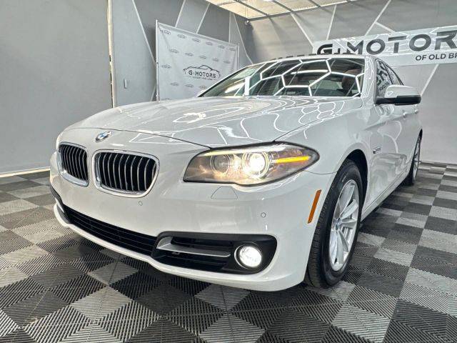 2016 BMW 5 Series 528i RWD photo