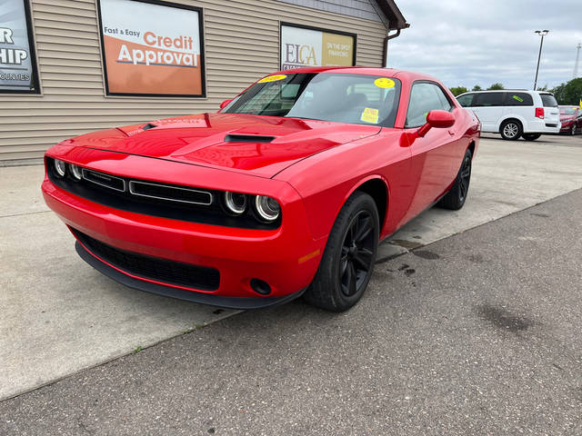 2016 Dodge Challenger SXT RWD photo