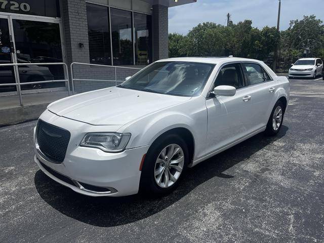 2015 Chrysler 300 Limited RWD photo