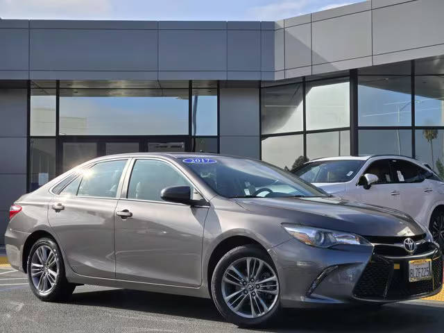 2017 Toyota Camry FWD photo