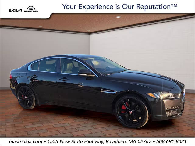 2017 Jaguar XE 35t Prestige AWD photo