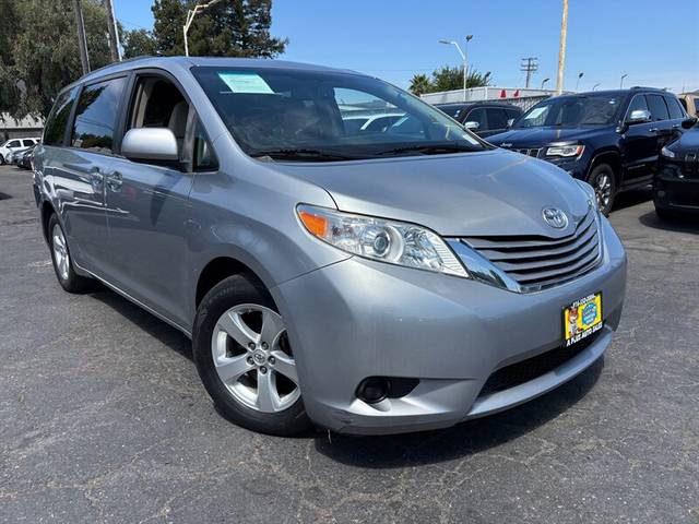 2015 Toyota Sienna LE FWD photo