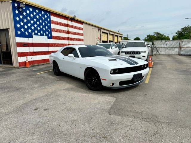 2016 Dodge Challenger R/T RWD photo