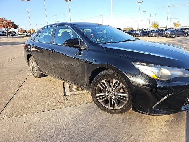 2017 Toyota Camry SE FWD photo