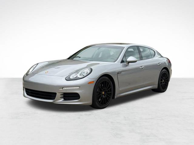 2016 Porsche Panamera  RWD photo