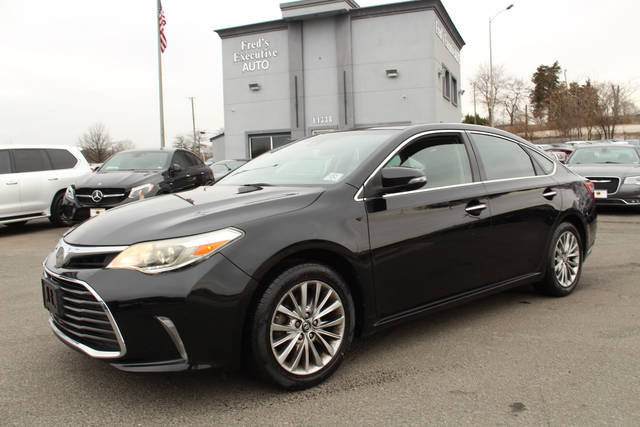 2016 Toyota Avalon Limited FWD photo