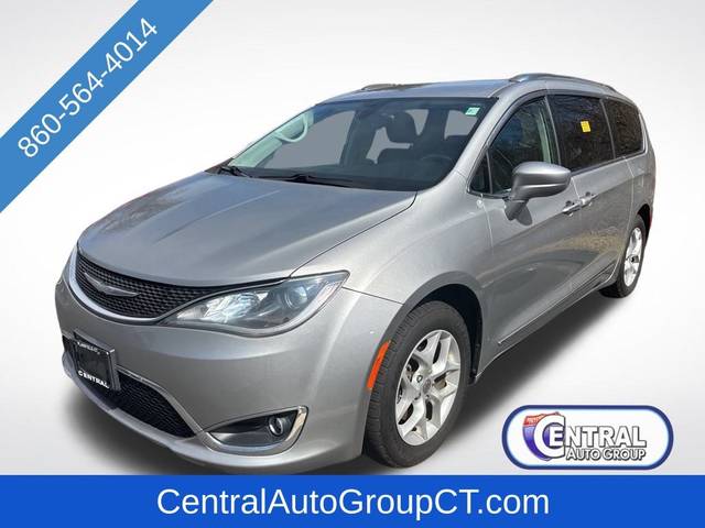 2017 Chrysler Pacifica Minivan Touring-L Plus FWD photo