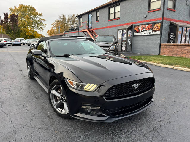 2016 Ford Mustang V6 RWD photo