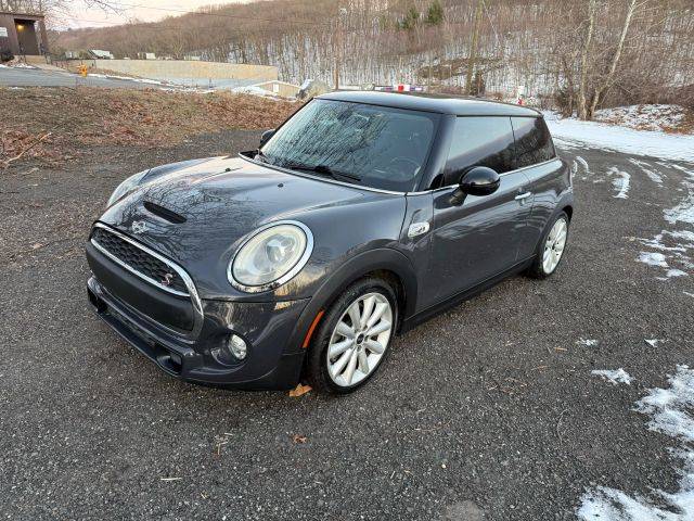 2015 MINI Hardtop 2 Door S FWD photo