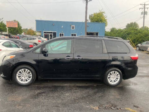 2015 Toyota Sienna XLE FWD photo