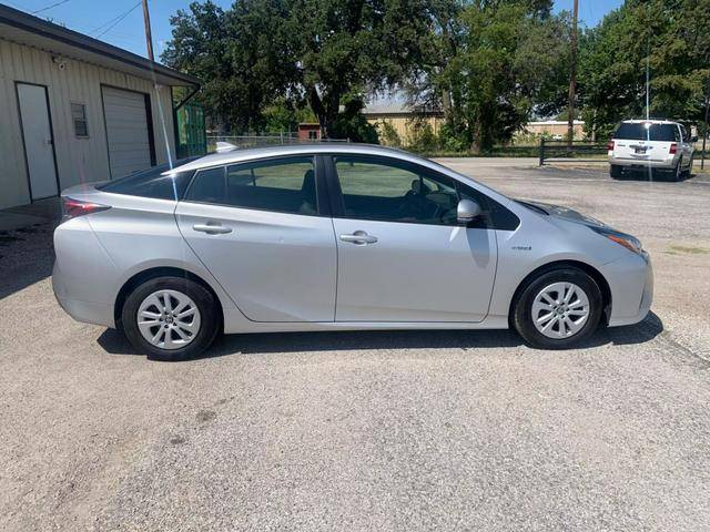 2016 Toyota Prius Two FWD photo
