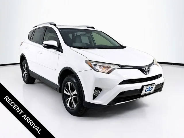 2016 Toyota RAV4 XLE FWD photo