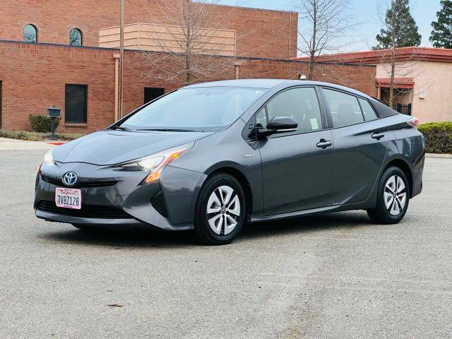 2016 Toyota Prius Three FWD photo