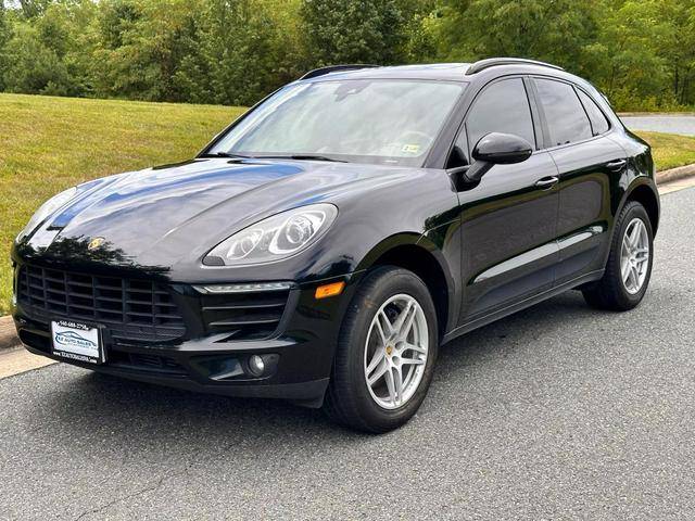 2017 Porsche Macan  AWD photo