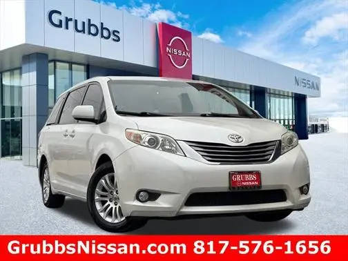 2016 Toyota Sienna XLE FWD photo