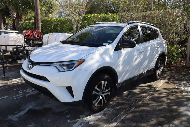 2016 Toyota RAV4 LE FWD photo