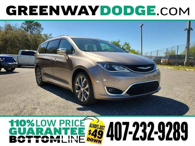 2017 Chrysler Pacifica Minivan Limited FWD photo