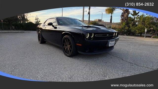 2015 Dodge Challenger SXT RWD photo