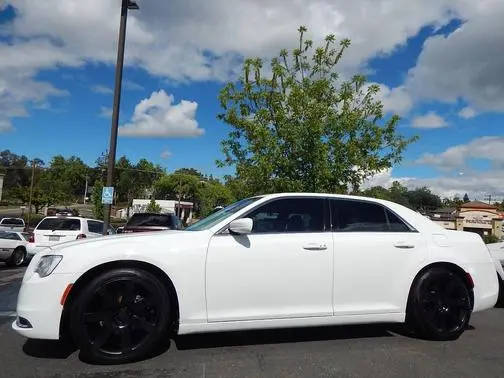 2015 Chrysler 300 Limited RWD photo