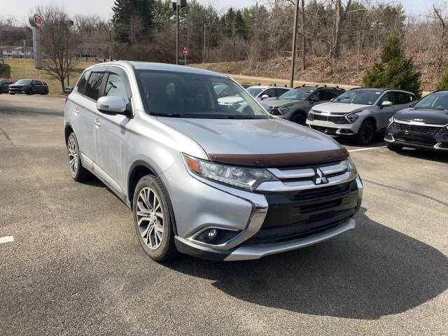 2016 Mitsubishi Outlander SE 4WD photo