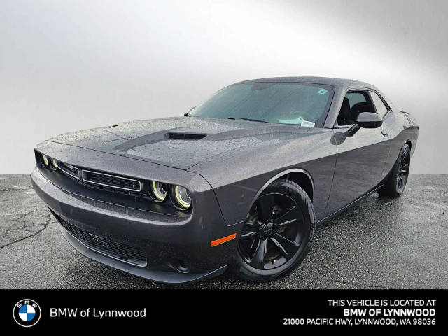 2015 Dodge Challenger SXT RWD photo