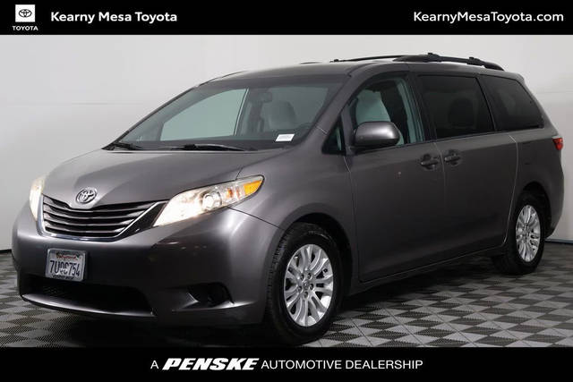 2016 Toyota Sienna LE FWD photo