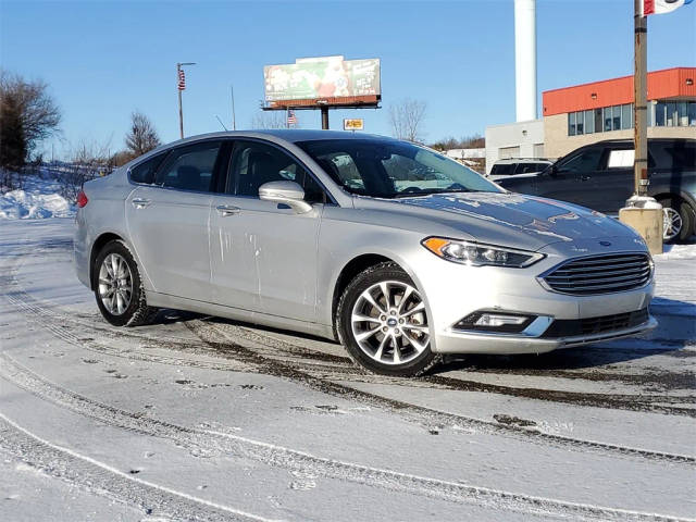 2017 Ford Fusion SE FWD photo