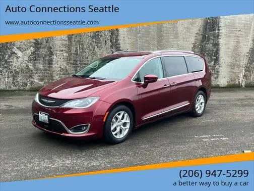 2017 Chrysler Pacifica Minivan Touring-L Plus FWD photo