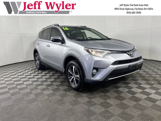 2016 Toyota RAV4 XLE FWD photo